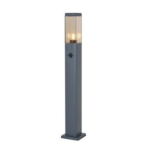 Venkovní lampa tmavě šedá s kouřovým sklem 80 cm IP44 se zásuvkou a senzorem pohybu - Malios